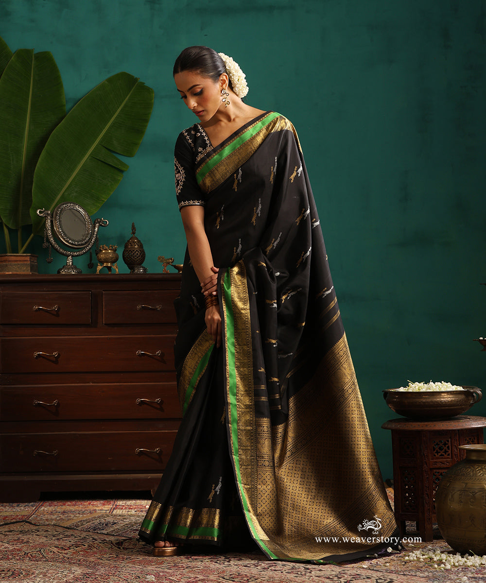 Black_Handloom_Pure_Silk_Pure_Zari_Kajivaram_Saree_With_Killi_Motifs_And_Annapakshi_Border_With_Green_Thread_Work_WeaverStory_01