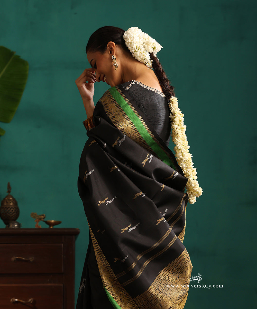 Black_Handloom_Pure_Silk_Pure_Zari_Kajivaram_Saree_With_Killi_Motifs_And_Annapakshi_Border_With_Green_Thread_Work_WeaverStory_02