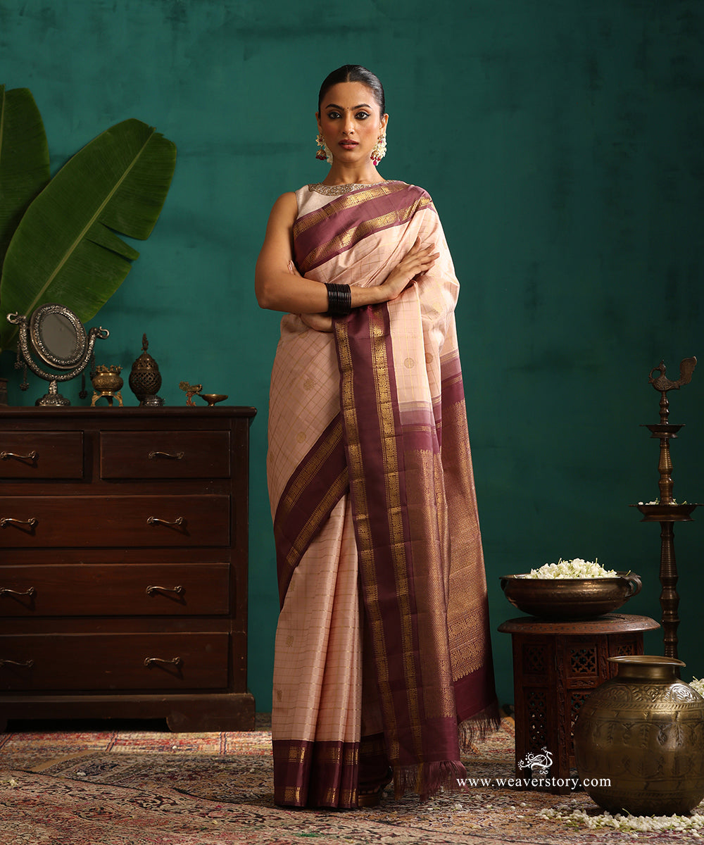 Blush_Pink_Handloom_Pure_Silk_Pure_Zari_Checks_Kanjivaram_Saree_With_Rudraksha_Motif_And_Wine_Korwai_Border_WeaverStory_01