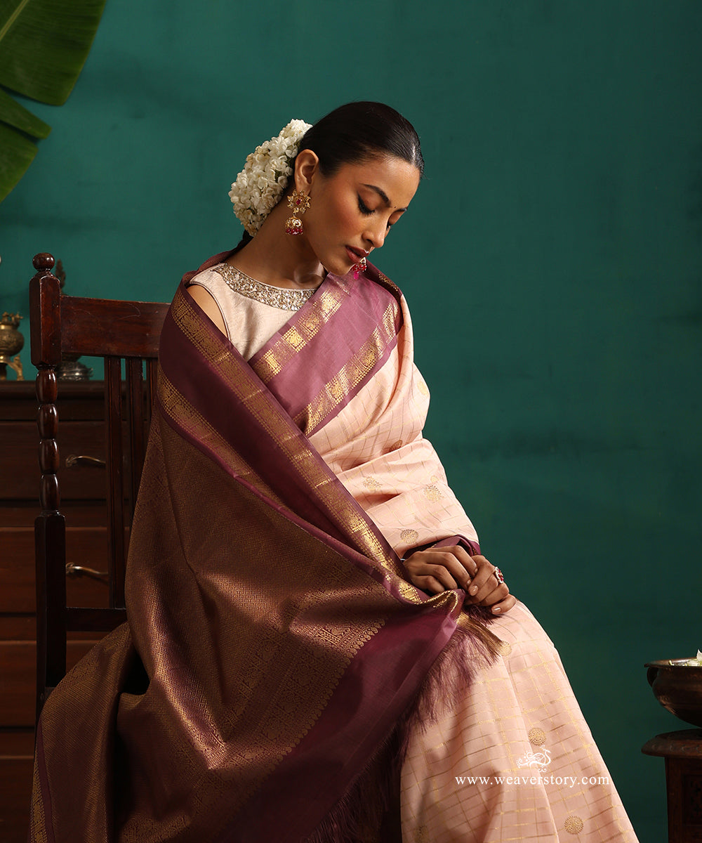 Blush_Pink_Handloom_Pure_Silk_Pure_Zari_Checks_Kanjivaram_Saree_With_Rudraksha_Motif_And_Wine_Korwai_Border_WeaverStory_02