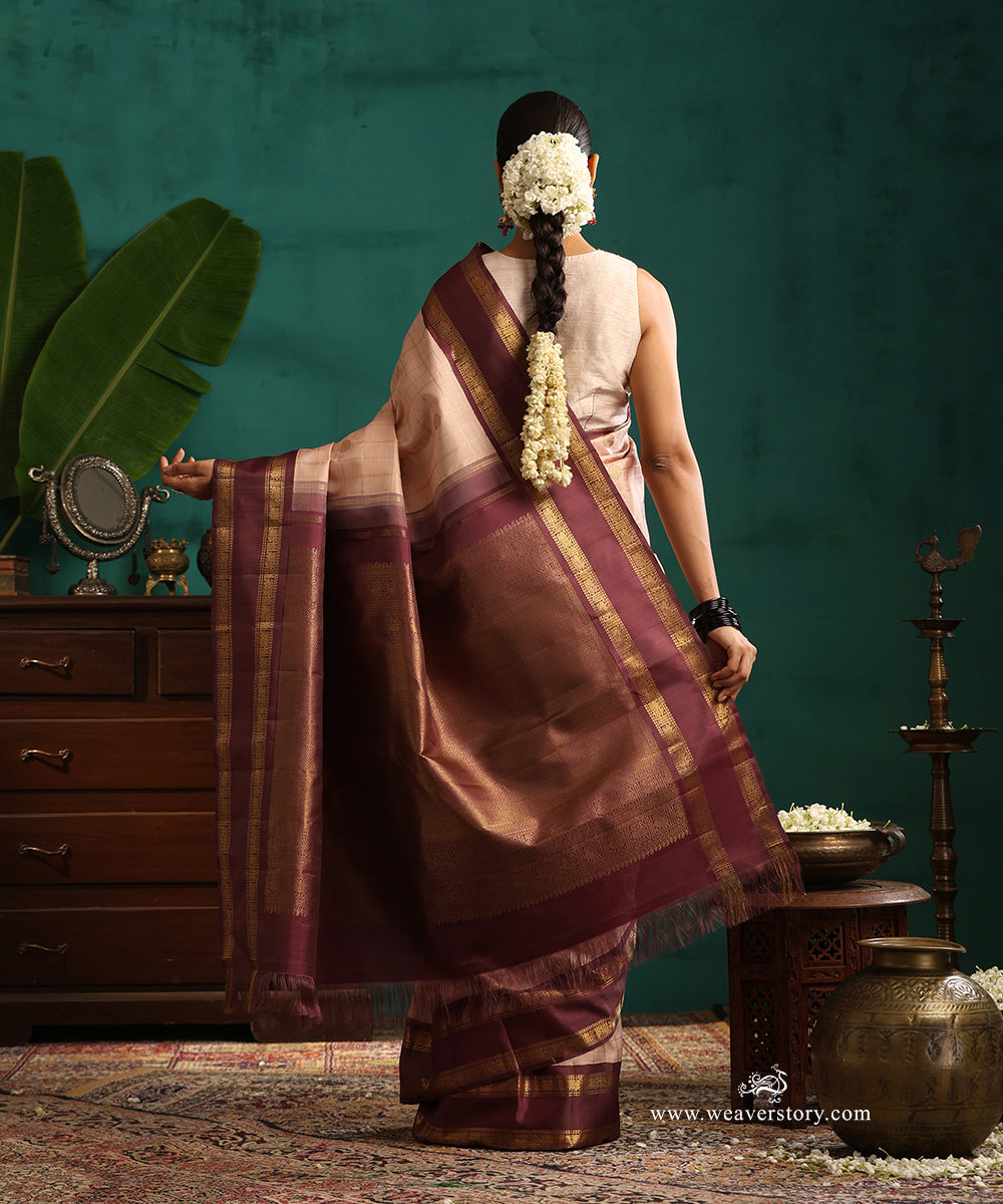 Blush_Pink_Handloom_Pure_Silk_Pure_Zari_Checks_Kanjivaram_Saree_With_Rudraksha_Motif_And_Wine_Korwai_Border_WeaverStory_03