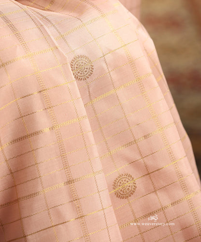 Blush_Pink_Handloom_Pure_Silk_Pure_Zari_Checks_Kanjivaram_Saree_With_Rudraksha_Motif_And_Wine_Korwai_Border_WeaverStory_05
