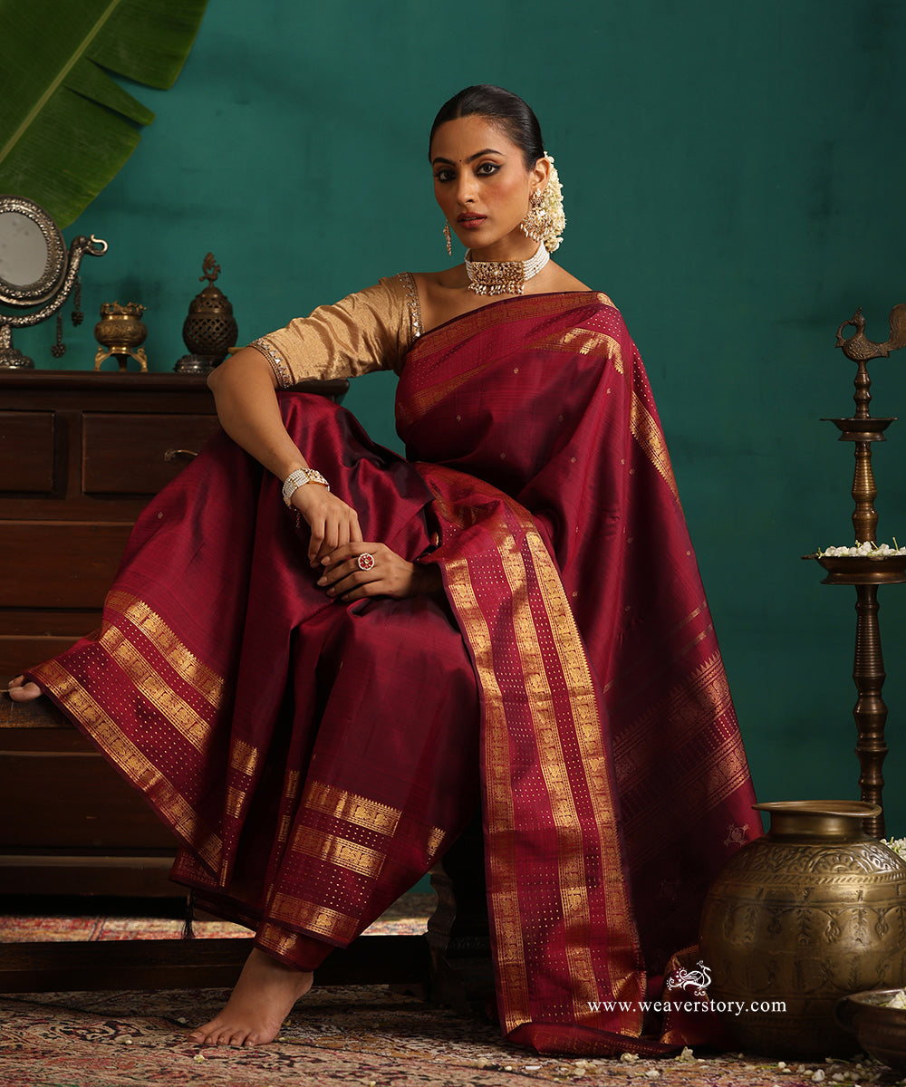Maroon_Handloom_Pure_Silk_Pure_Zari_Kanjivaram_Saree_With_Small_Kollam_Motifs_And_Annpakshi_Border_WeaverStory_02