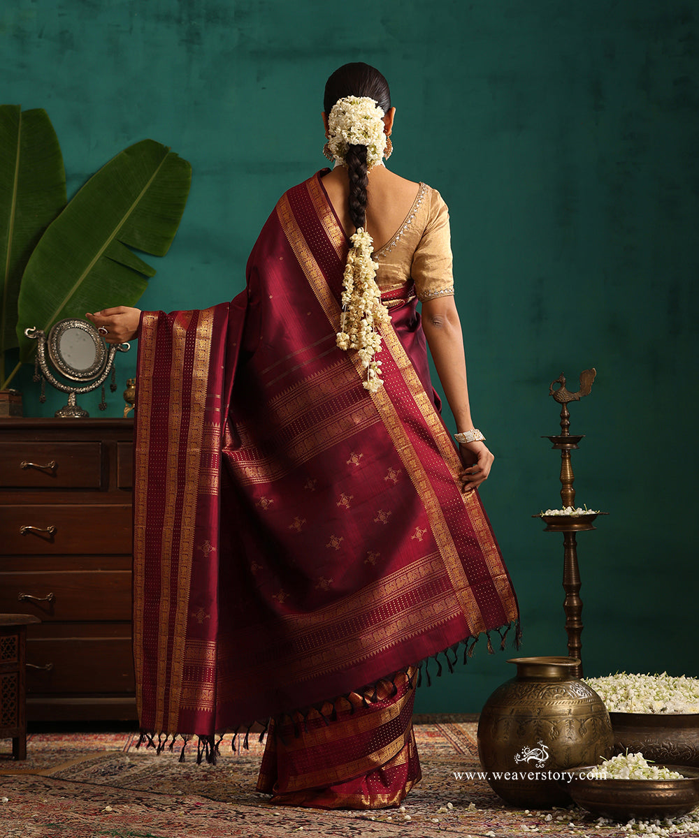 Maroon_Handloom_Pure_Silk_Pure_Zari_Kanjivaram_Saree_With_Small_Kollam_Motifs_And_Annpakshi_Border_WeaverStory_03