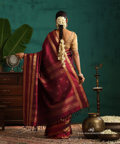 Maroon_Handloom_Pure_Silk_Pure_Zari_Kanjivaram_Saree_With_Small_Kollam_Motifs_And_Annpakshi_Border_WeaverStory_03