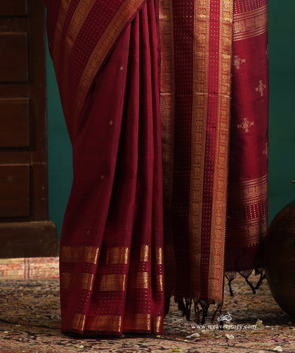 Maroon_Handloom_Pure_Silk_Pure_Zari_Kanjivaram_Saree_With_Small_Kollam_Motifs_And_Annpakshi_Border_WeaverStory_04