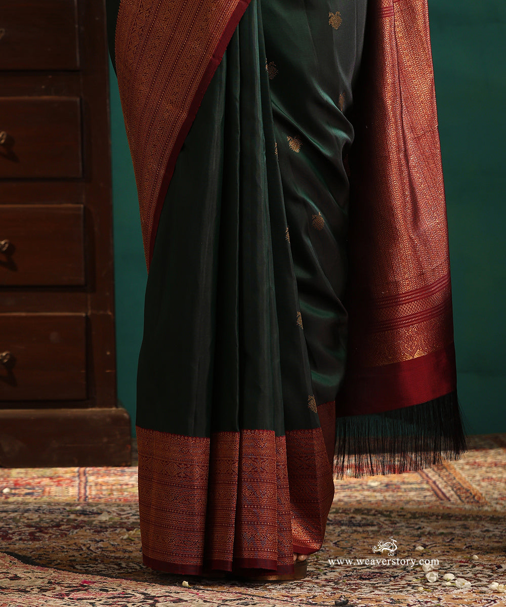Bottle_Green_Handloom_Pure_Silk_Pure_Zari_Kanjivaram_Saree_With_Ganderberunda_Motifs_And_Wine_Korwai_Border_WeaverStory_04