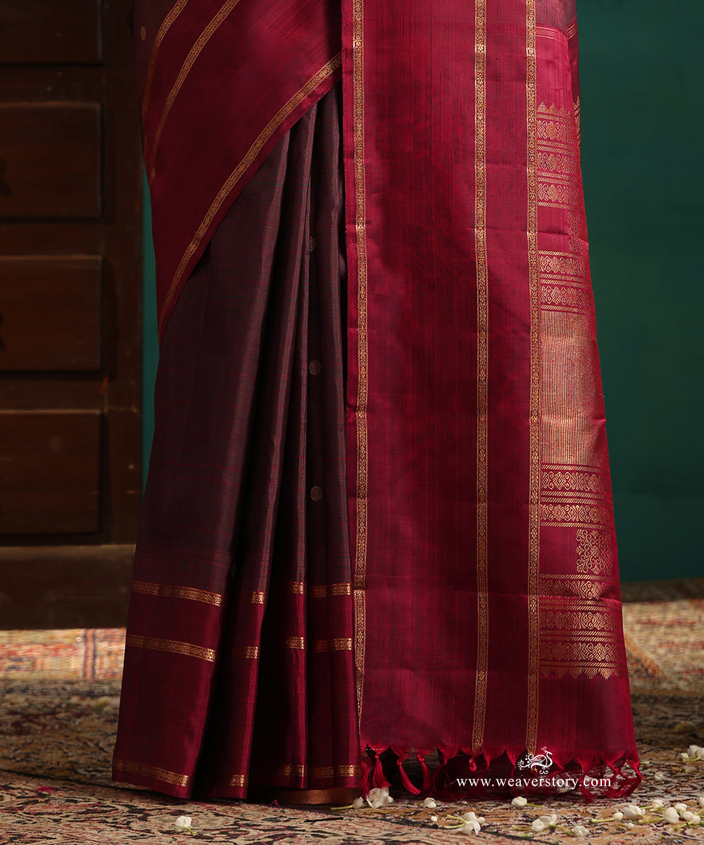 Wine_Handloom_Pure_Silk_Pure_Zari_Striped_Saree_With_Chakram_Motifs_And_Maroon_Korwai_Border_WeaverStory_04