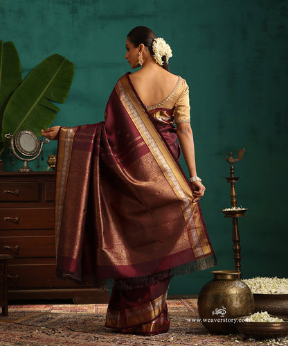 Maroon_Handloom_Pure_Silk_Pure_Zari_Vaira_Oosi_Kanjivaram_Saree_With_Chakram_And_Annapakshi_And_Border_With_Silver_Zari_WeaverStory_03
