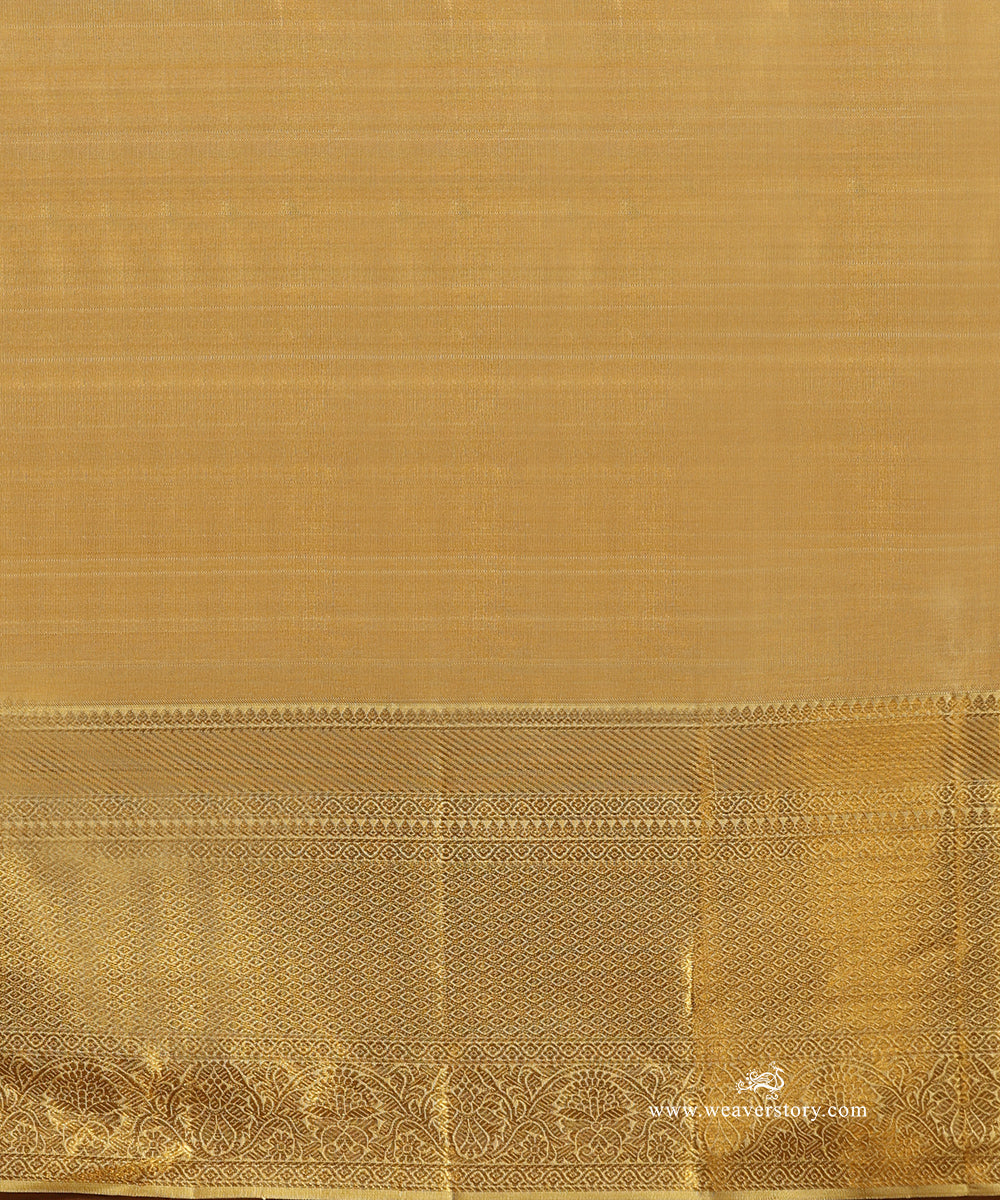 Gold_Pure_Tissue_Silk_Kanjivaram_Saree_With_Gold_Border_WeaverStory_05