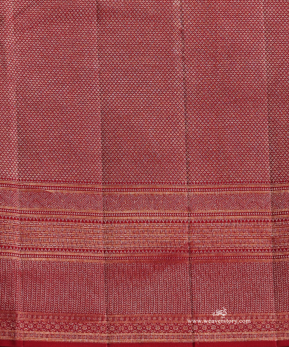 Maroon_Pure_Silk_Kanjivaram_Saree_With_Zari_Border_And_All_Over_Zari_Pin_Stripes_Motifs_WeaverStory_05