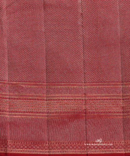 Maroon_Pure_Silk_Kanjivaram_Saree_With_Zari_Border_And_All_Over_Zari_Pin_Stripes_Motifs_WeaverStory_05