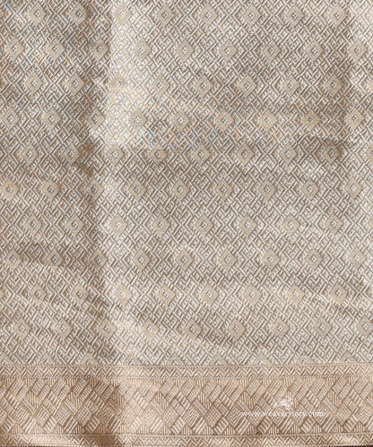 Beige_And_Gold_Handloom_Pure_Silk_Tissue_Tanchoi_Banarasi_Saree_WeaverStory_04