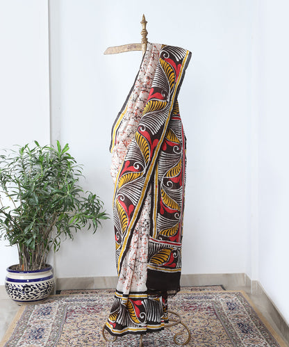 Off_White_And_Black_Handloom_Hand_Batik_Pure_Mulberry_Silk_Saree_With_Peacock_Motif_On_Pallu_WeaverStory_01