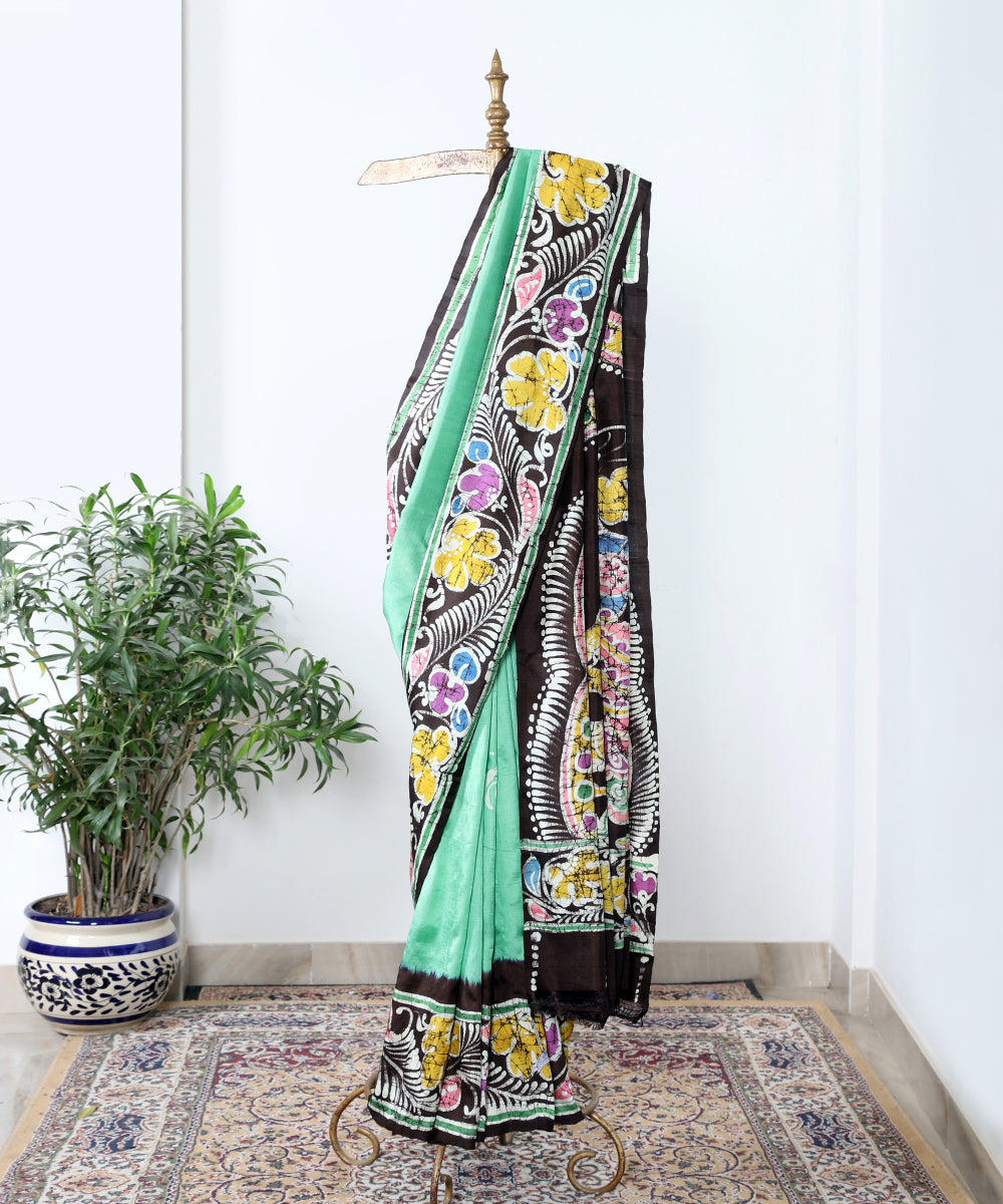 Sea_Green_And_Black_Handloom_Hand_Batik_Pure_Mulberry_Silk_Saree_WeaverStory_01