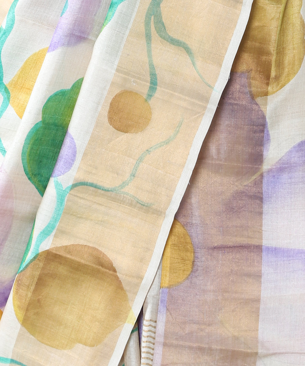 Beige_Handloom_Hand_Batik_Pure_Tusser_Silk_Saree_With_Floral_And_Leaf_Motifs_WeaverStory_03