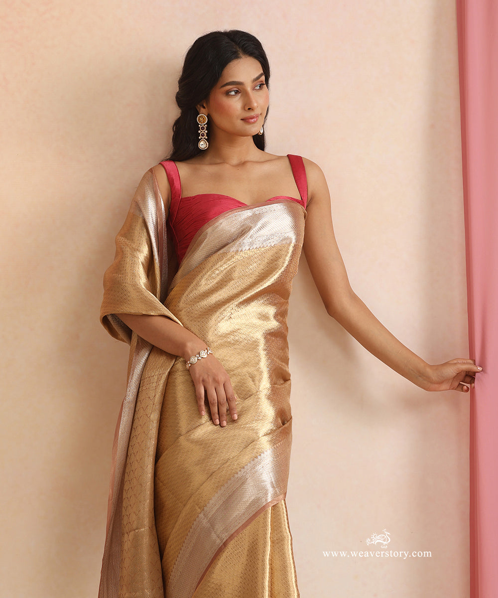 Peach_And_Gold_Handloom_Pure_Silk_Tissue_Tanchoi_Banarasi_Saree_WeaverStory_02