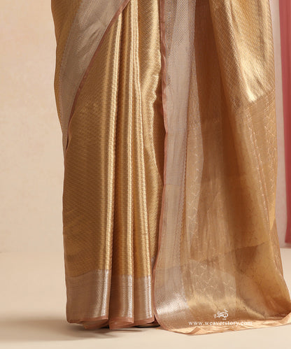 Peach_And_Gold_Handloom_Pure_Silk_Tissue_Tanchoi_Banarasi_Saree_WeaverStory_04