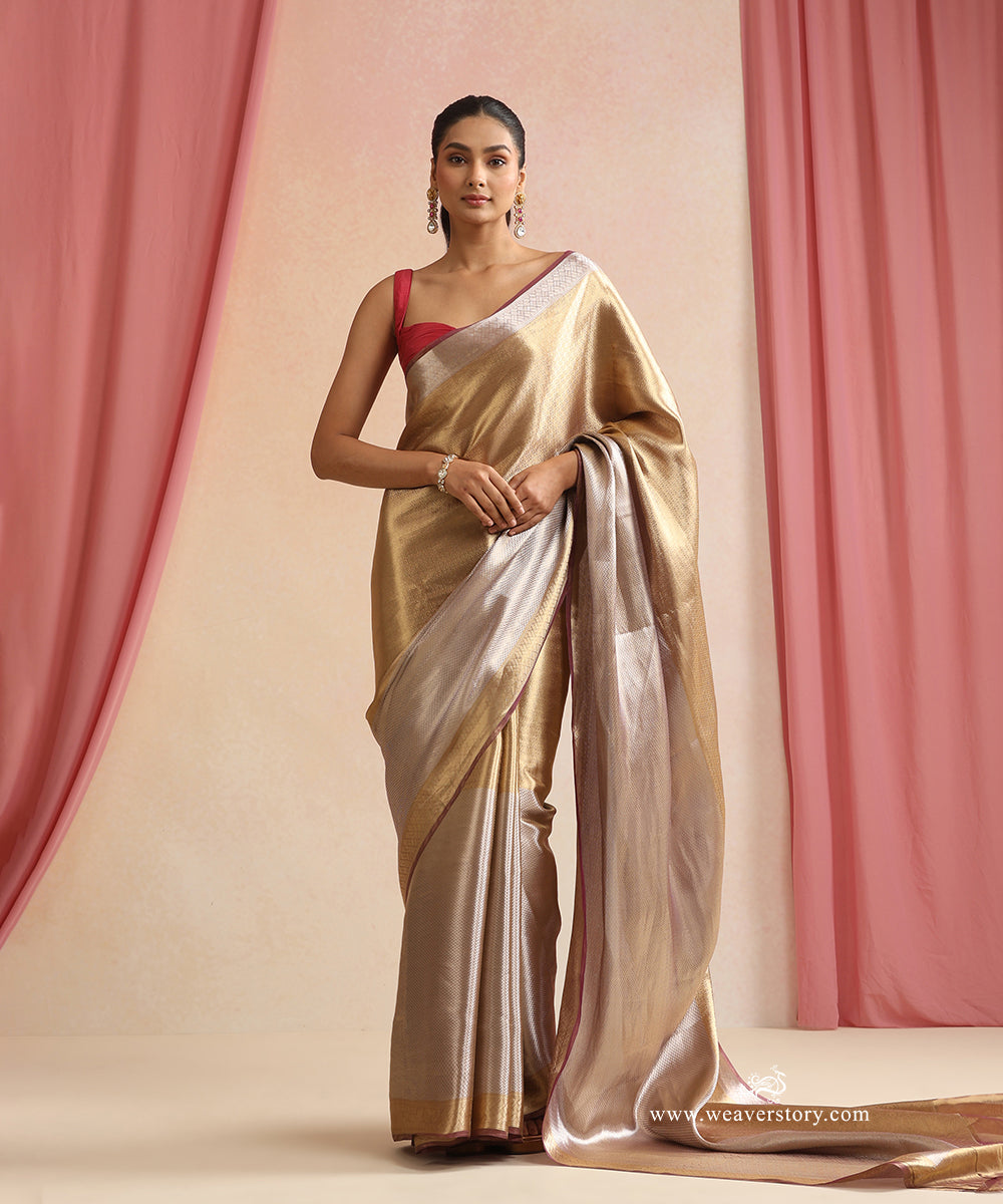 Gold_And_Silver_Handloom_Pure_Silk_Tissue_Tanchoi_Banarasi_Saree_With_Mauve_Selvedge_WeaverStory_01