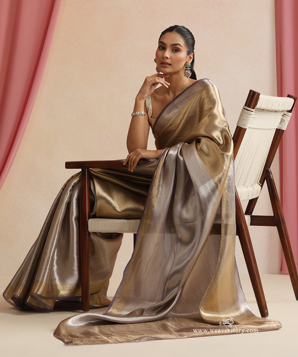 Gold_And_Silver_Handloom_Pure_Silk_Tissue_Tanchoi_Banarasi_Saree_With_Purple_Selvedge_WeaverStory_02