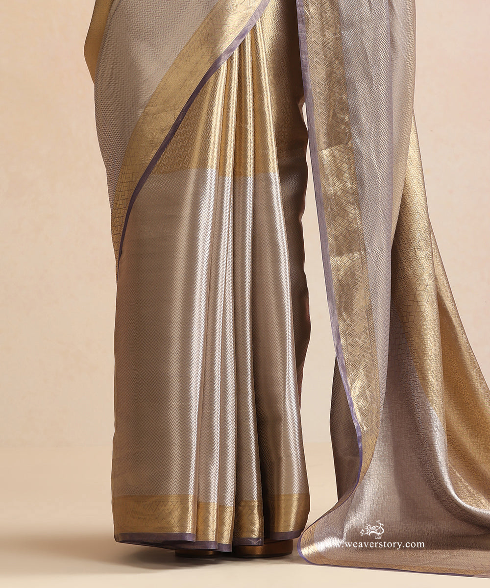 Gold_And_Silver_Handloom_Pure_Silk_Tissue_Tanchoi_Banarasi_Saree_With_Purple_Selvedge_WeaverStory_03
