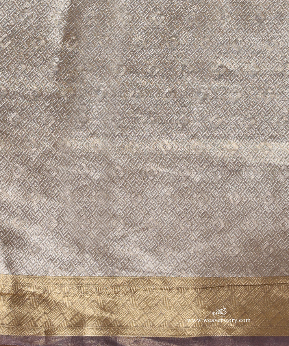Gold_And_Silver_Handloom_Pure_Silk_Tissue_Tanchoi_Banarasi_Saree_With_Purple_Selvedge_WeaverStory_04