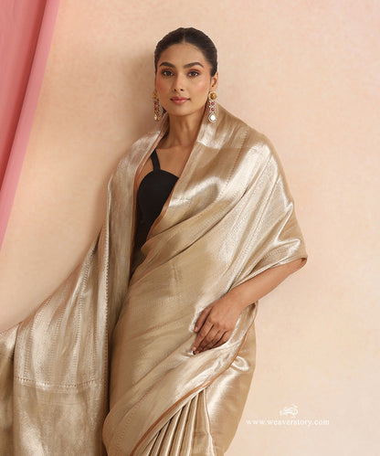 Pink_And_Silver_Handloom_Pure_Silk_Tissue_Tanchoi_Banarasi_Saree_WeaverStory_02