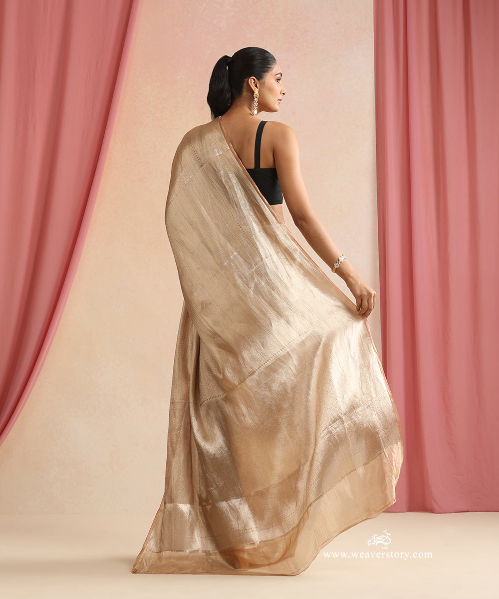 Pink_And_Silver_Handloom_Pure_Silk_Tissue_Tanchoi_Banarasi_Saree_WeaverStory_03