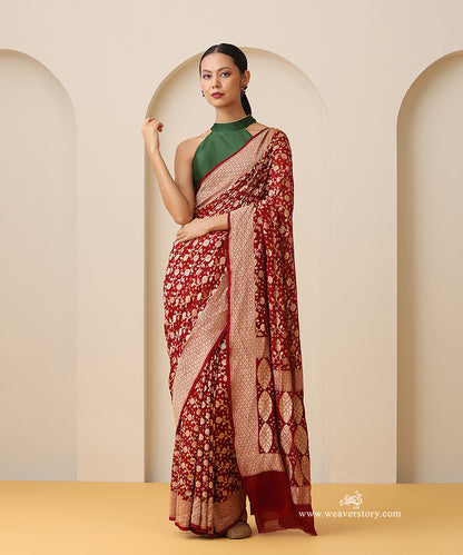 Maroon_Handloom_Pure_Georgette_Banarasi_Bandhej_Saree_With_Leaf_And_Floral_Jaal_WeaverStory_01