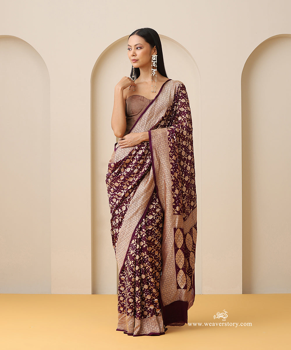 Burgundy_Handloom_Pure_Georgette_Banarasi_Bandhej_Saree_With_Leaf_And_Floral_Jaal_WeaverStory_01