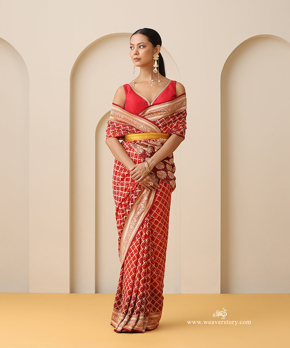 Red_And_Maroon_Shaded_Handloom_Pure_Georgette_Banarasi_Bandhej_Saree_With_Zari_Border_WeaverStory_01