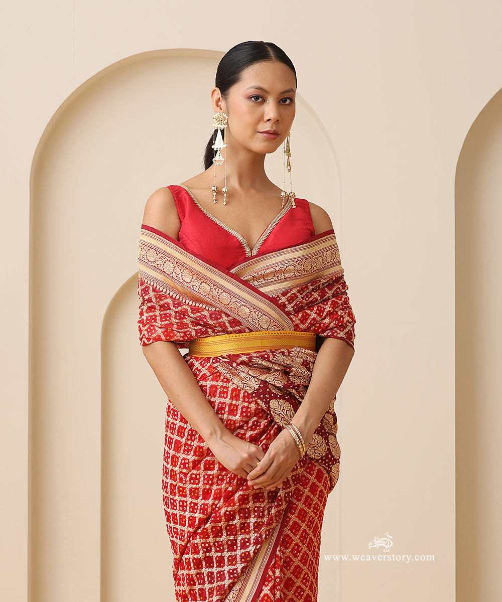 Red_And_Maroon_Shaded_Handloom_Pure_Georgette_Banarasi_Bandhej_Saree_With_Zari_Border_WeaverStory_02