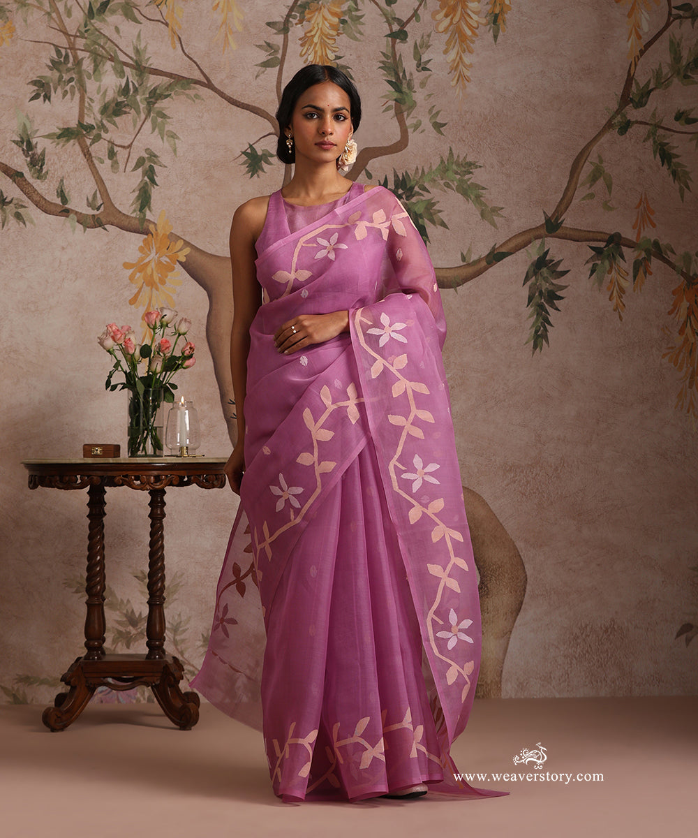 Mauve_Handloom_Pure_Muslin_Dhakai_Jamdani_Saree_With_Floral_Veil_Motif_On_Pallu_And_Allover_Booti_WeaverStory_01