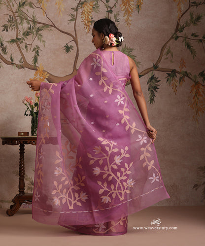 Mauve_Handloom_Pure_Muslin_Dhakai_Jamdani_Saree_With_Floral_Veil_Motif_On_Pallu_And_Allover_Booti_WeaverStory_04