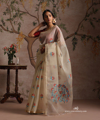 Beige_Handlooom_Pure_Muslin_Dhakai_Jamdani_Saree_With_Red_And_Turquoise_Flowers_WeaverStory_02