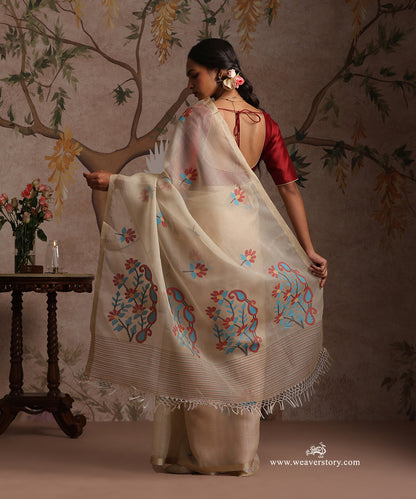 Beige_Handlooom_Pure_Muslin_Dhakai_Jamdani_Saree_With_Red_And_Turquoise_Flowers_WeaverStory_04