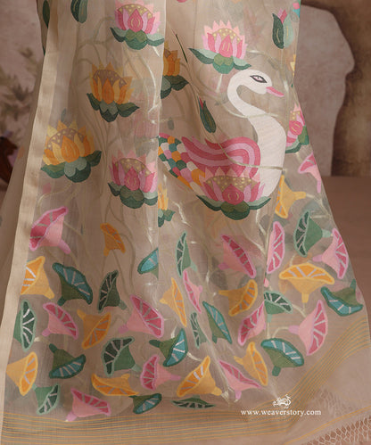 Off_White_Handloom_Pure_Muslin_Dhakai_Jamdani_Saree_With_Swan_And_Lotus_Motifs_On_Pallu_WeaverStory_06