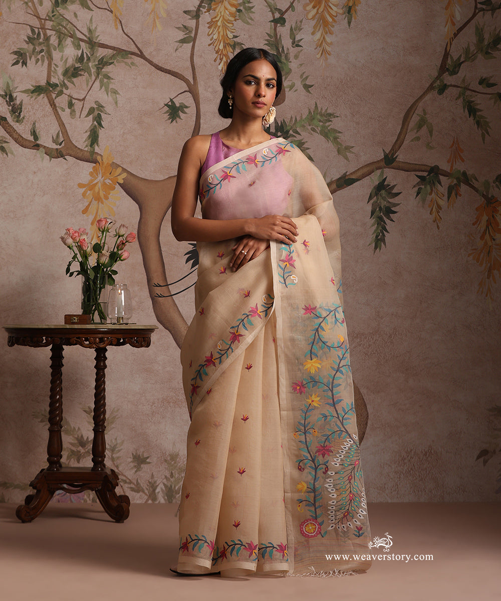 Beige_Handloom_Pure_Muslin_Dhakai_Jamdani_Saree_With_Peacock_On_Tree_Motifs_On_Pallu_WeaverStory_01