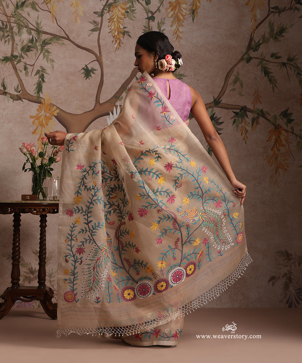 Beige_Handloom_Pure_Muslin_Dhakai_Jamdani_Saree_With_Peacock_On_Tree_Motifs_On_Pallu_WeaverStory_03