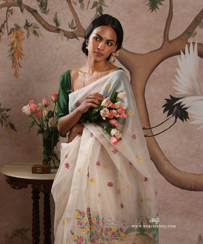 Off_White_Handloom_Pure_Muslin_Dhakai_Jamdani_Saree_With_Village_Life_And_River_Beauty_On_Pallu_WeaverStory_03