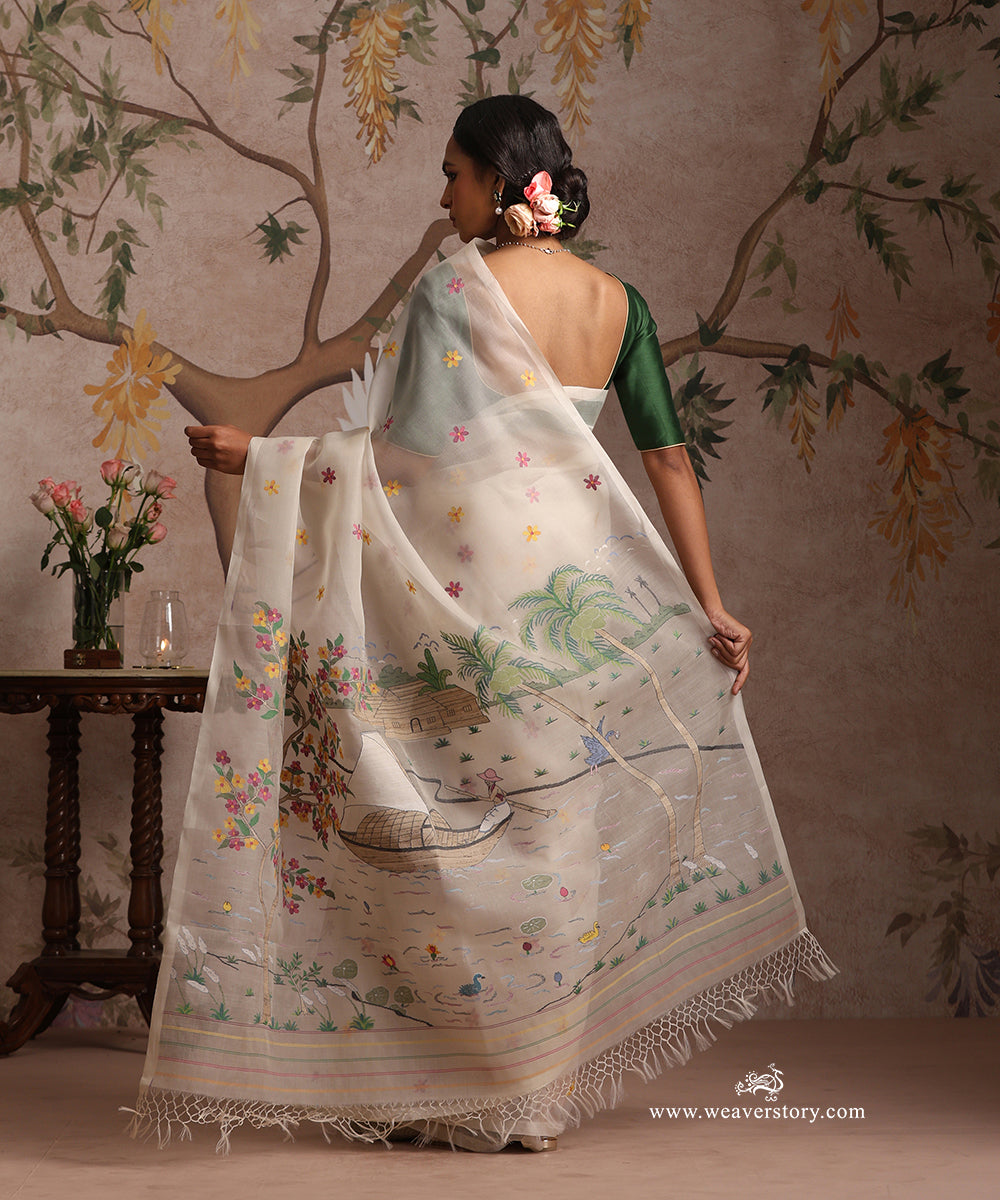 Off_White_Handloom_Pure_Muslin_Dhakai_Jamdani_Saree_With_Village_Life_And_River_Beauty_On_Pallu_WeaverStory_04