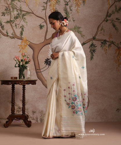 Off_White_Handloom_Pure_Matka_Silk_Dhakai_Jamdani_Saree_With_Floral_Muslin_Jamdani_Pallu_WeaverStory_02