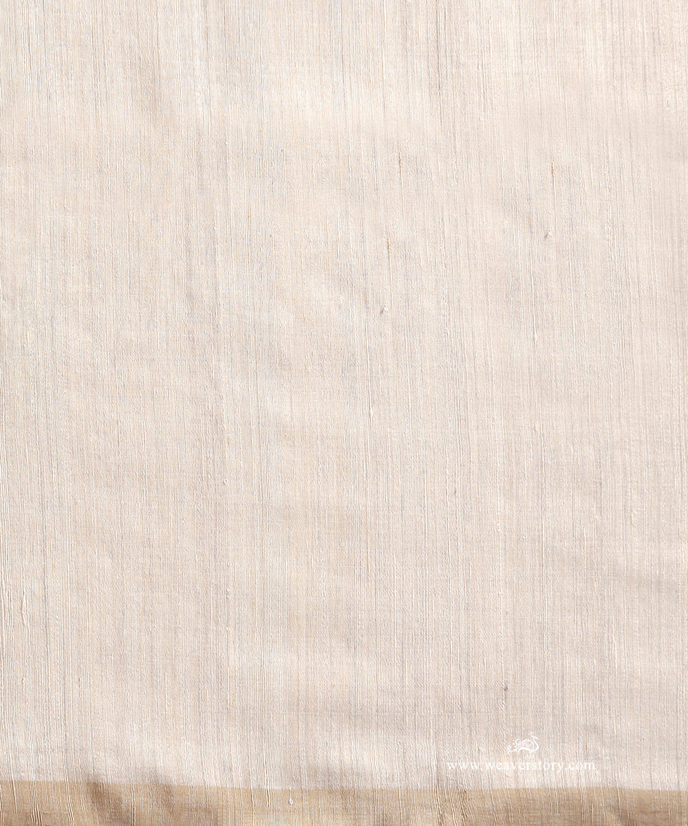 Off White Handloom Pure Matka Silk Dhakai Jamdani Saree With Floral Muslin Jamdani Pallu