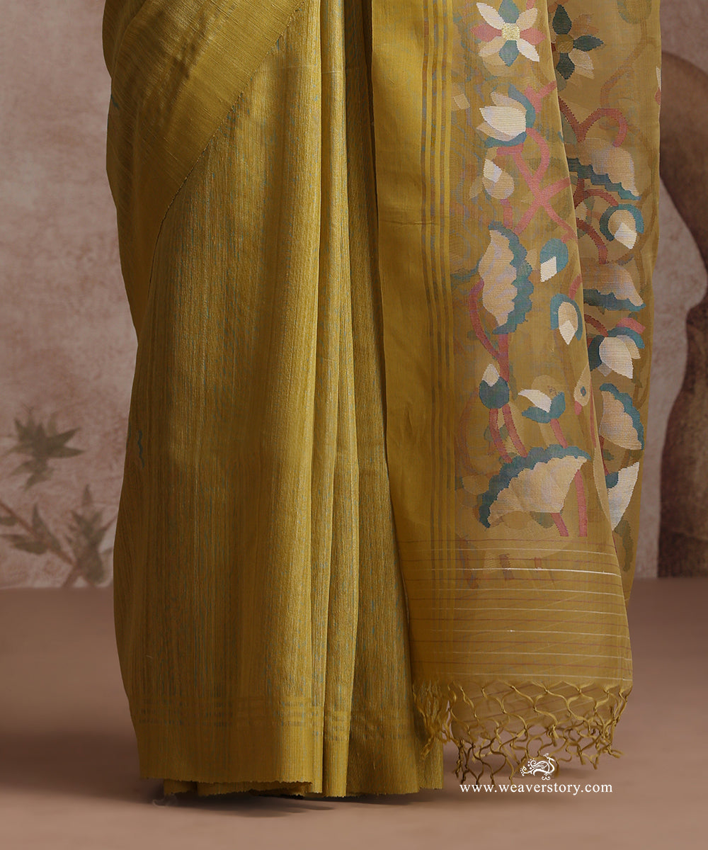 Mustard_Handloom_Pure_Matka_Silk_Dhakai_Jamdani_Saree_With_Swan_Muslin_Jamdani_Pallu_WeaverStory_05
