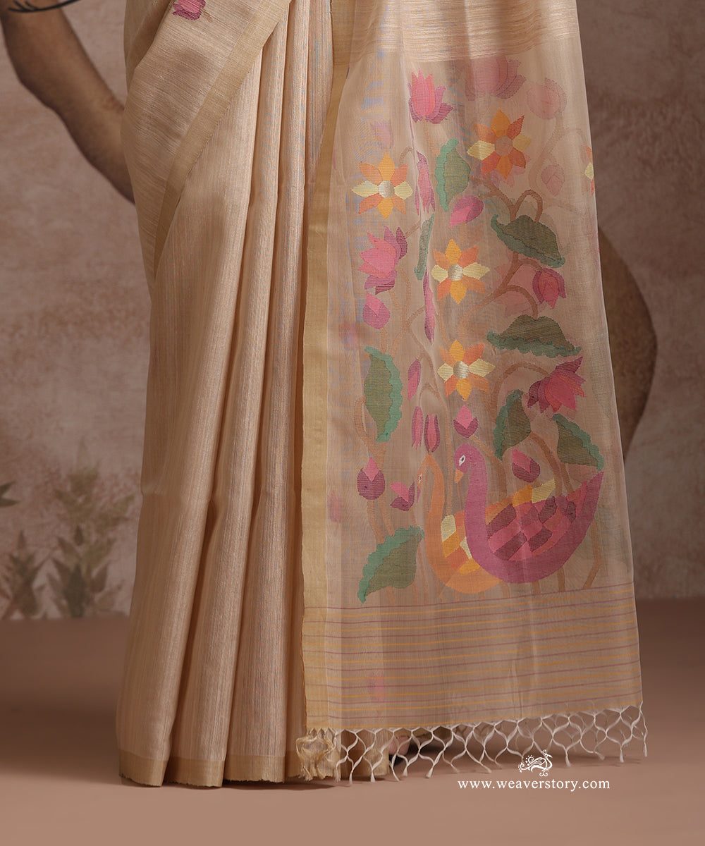 Beige_Handloom_Pure_Matka_Silk_Dhakai_Jamdani_Saree_With_Swan_Muslin_Jamdani_Pallu_WeaverStory_05