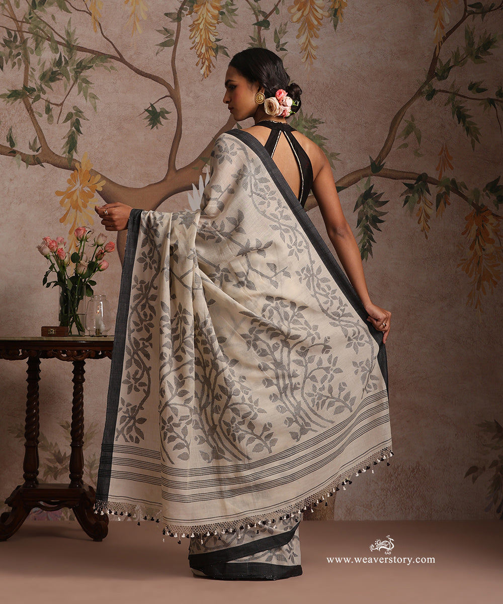 Beige_Handloom_Pure_Khadi_Dhakai_Jamdani_Saree_With_Allover_Jaal_WeaverStory_04