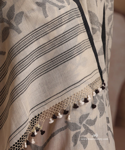 Beige_Handloom_Pure_Khadi_Dhakai_Jamdani_Saree_With_Allover_Jaal_WeaverStory_06