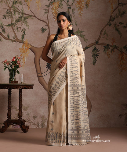 Beige_Handloom_Pure_Tussar_Silk_Dhakai_Jamdani_Saree_With_Black_Booti_And_Border_WeaverStory_01