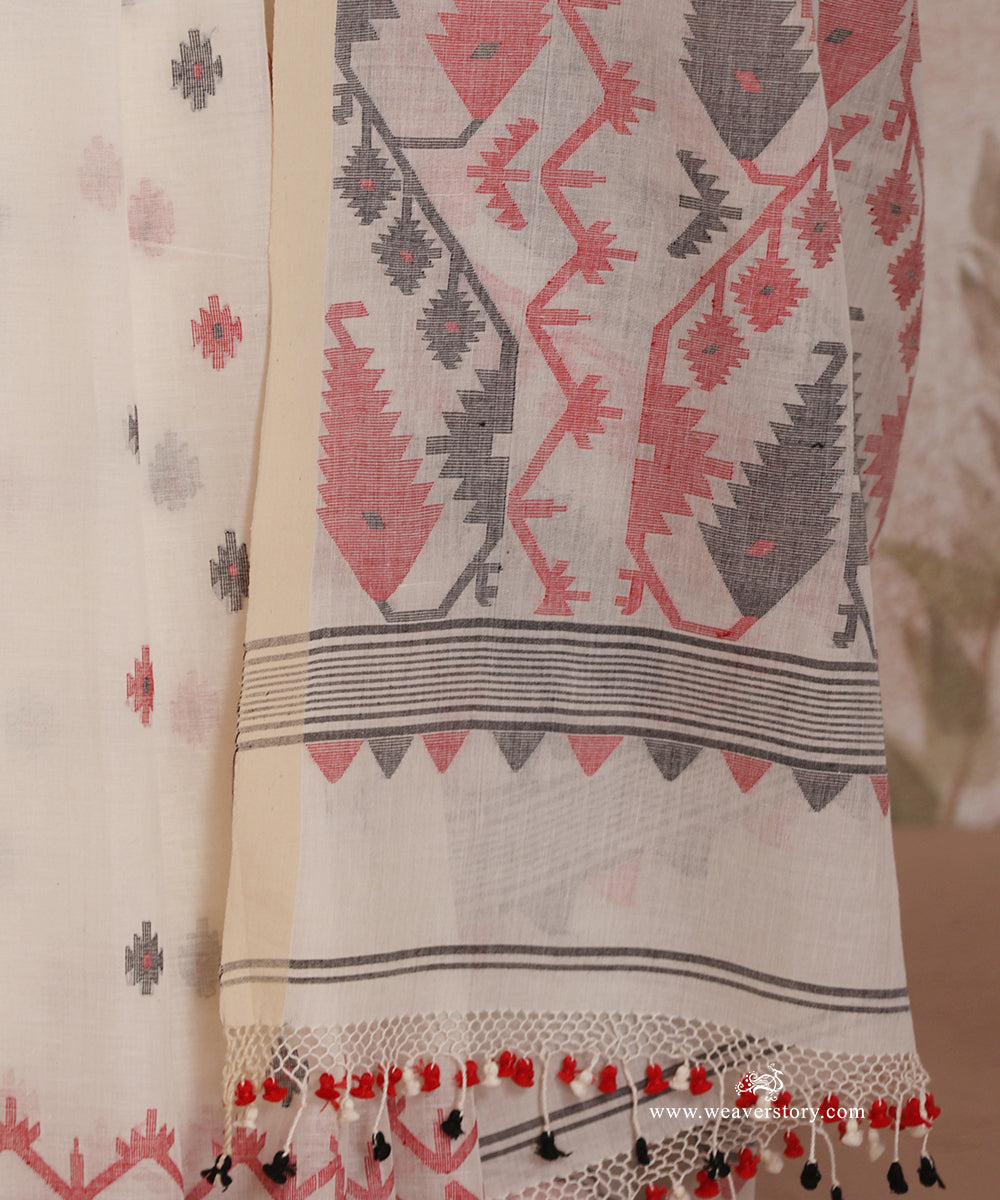 White_Handloom_Pure_Khadi_Dhakai_Jamdani_Saree_With_Allover_Red_And_Black_Booti_WeaverStory_05