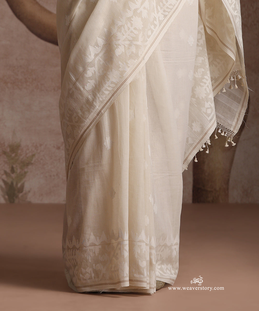 Off_White_Handloom_Pure_Khadi_Dhakai_Jamdani_Saree_WeaverStory_05